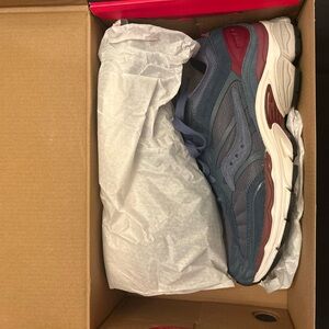 Saucony Men's Navy and Burgundy Sneakers